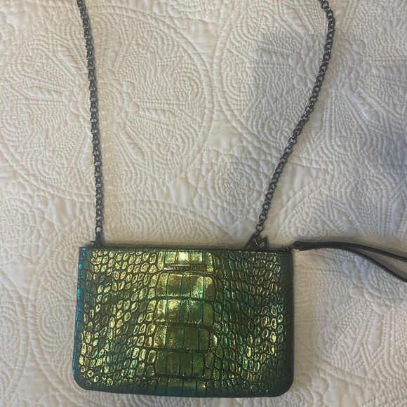 Kelly Wynne Designer Brand purse. Removable strap for a clutch! - Picture 3 of 3